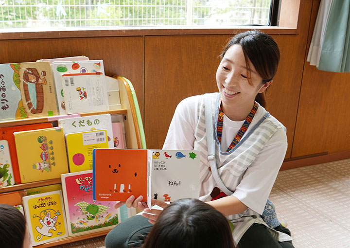 絵本読み聞かせ